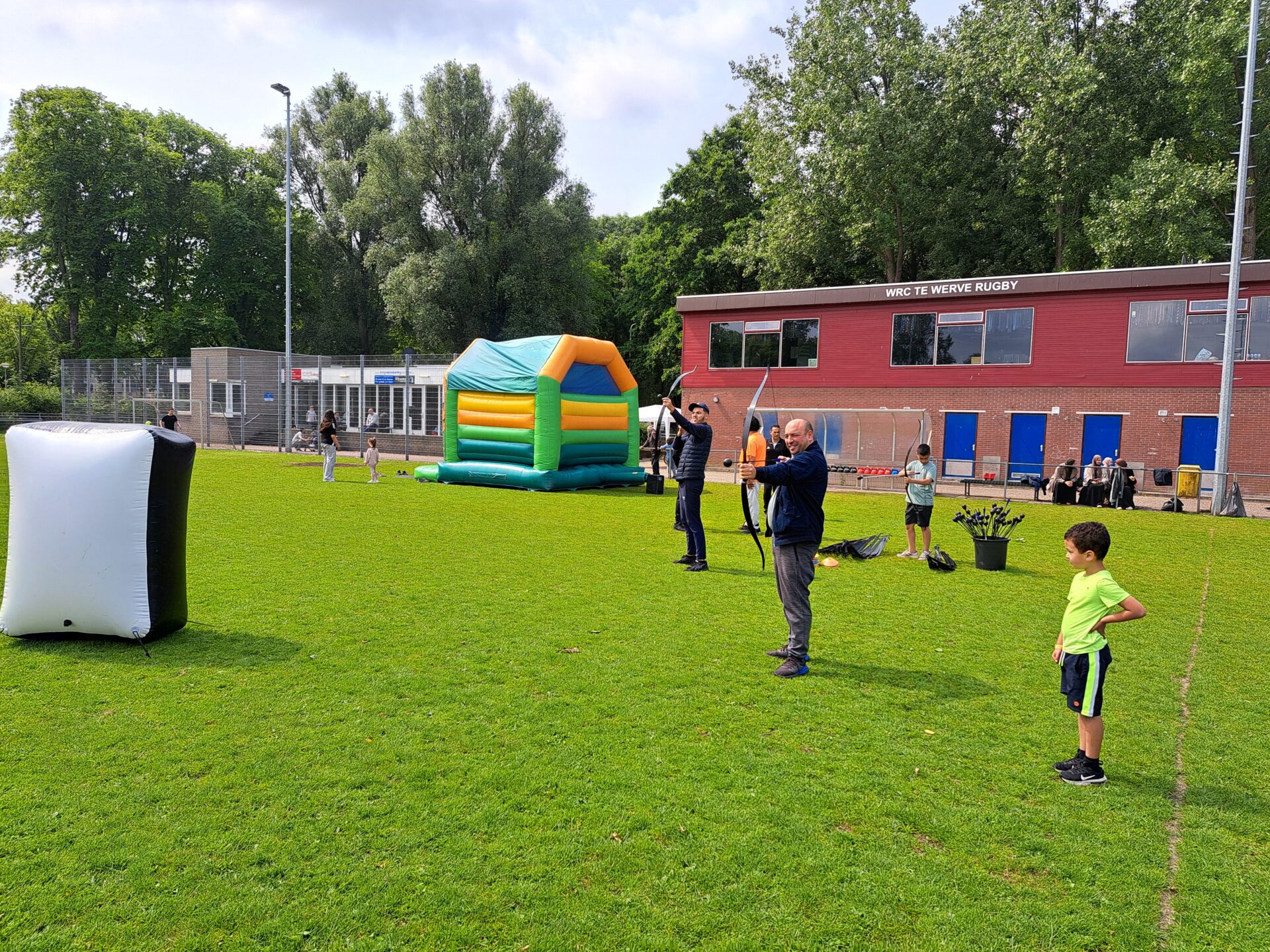 HMC Touzani FC Sluit Seizoen en Tijdperk Af Met Geslaagd Eindfeest