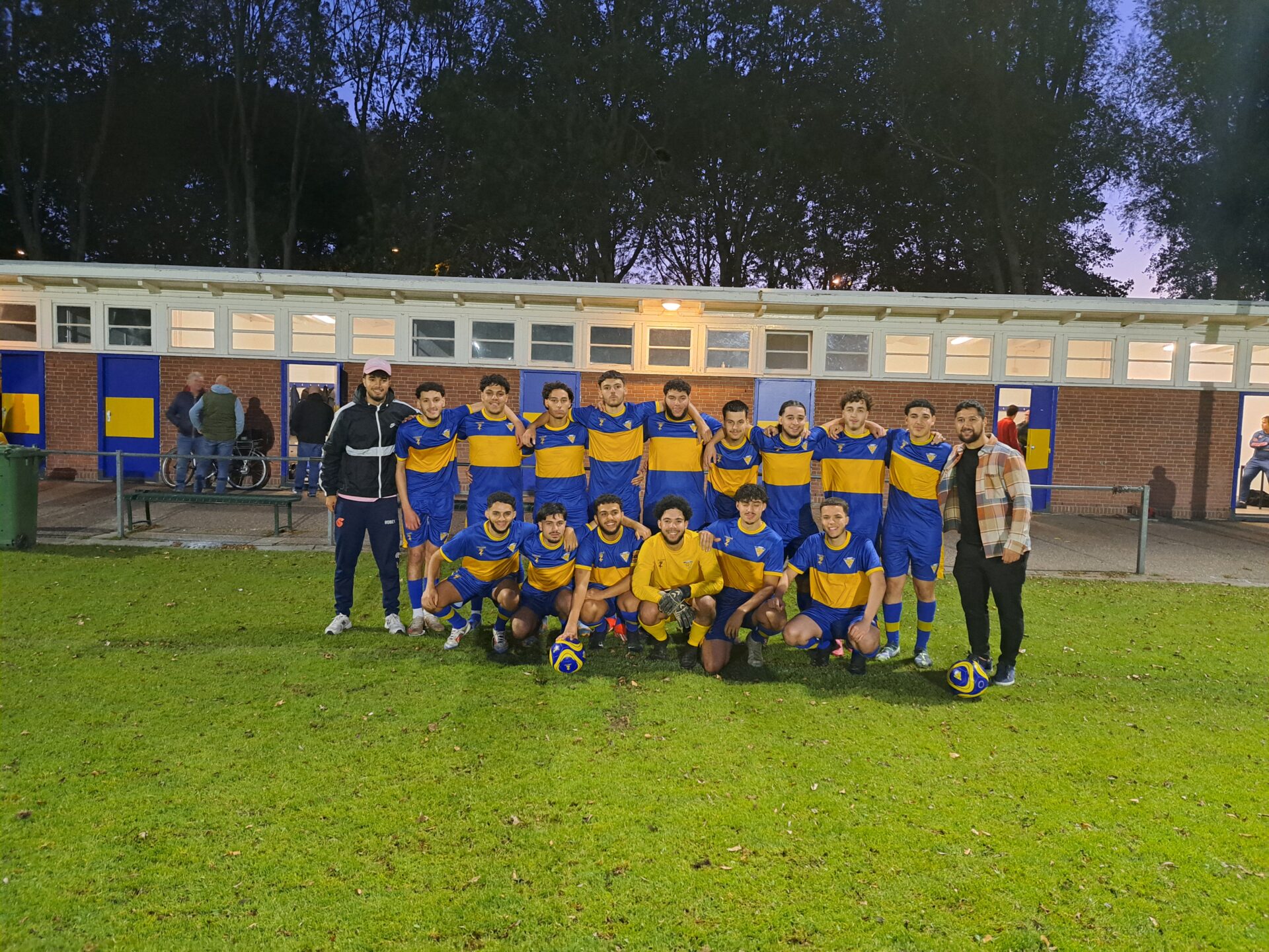 HMC/Touzani FC O.23 en Die Haghe O.23 Delen de Punten HMC/Touzani FC O.23 en Die Haghe O.23 Delen de Punten